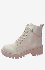 Botines Con Cordones Dany color beige de tacon bajo, plataforma y cadenas decorativas 