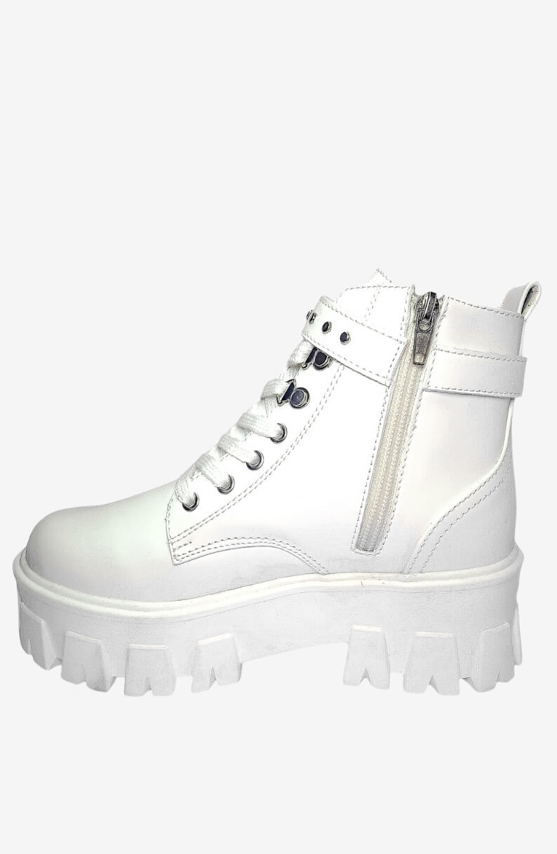 Botines Hebillas Micaela Blancos con cremallera, correas decoraticas, plataforma y cordones